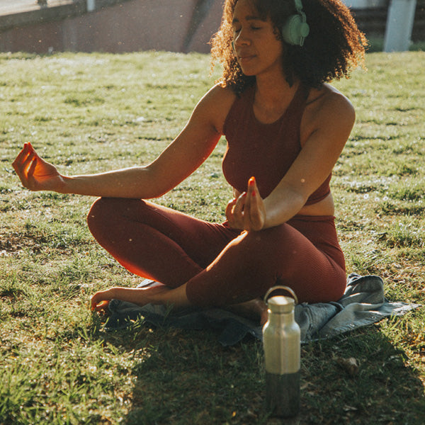 12oz-rise-reflect-with-bamboo-cap-u5 16oz_rise_reflect_yoga_park_headphones_square.jpg