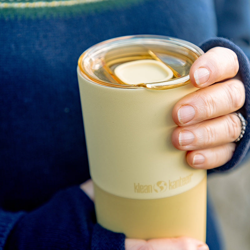 daily-on-the-go-set-z4 16oz_rise_tumbler_wax_yellow_closeup_hand_lid_square.jpg