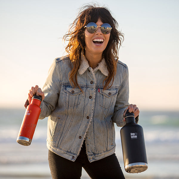 64oz-classic-with-loop-cap-a3 64oz_insulated_classic_black_beach_smile_square.jpg