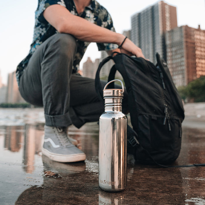 27oz-reflect-with-bamboo-cap-o3 K27SSLRF-MS-BAMBOO_reflect-bottle_city_lifestyle_ff882516-9bd8-49cf-b515-736a0a9c889f.jpg