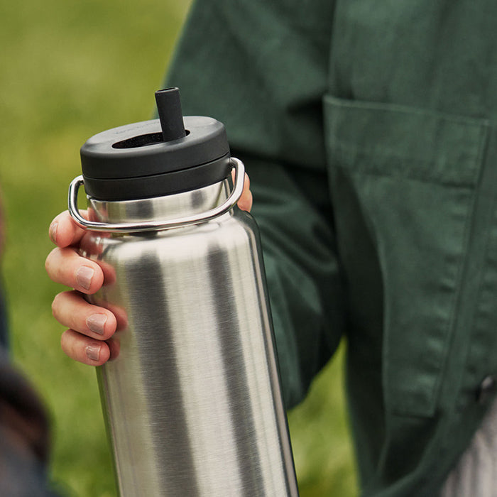 tkwide-twist-cap-with-straw-kit-f9 K32TKWSSL-BS-T-TWIST-32_oz_water_bottle_straw_cap_lifestyle_76e40be3-2488-47fa-afd0-c7d5ba075b15.jpg