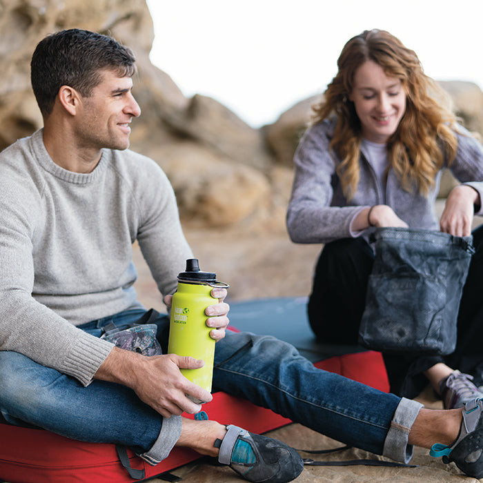 tkwide-chug-cap-i7 K32TKWSSL-JP-chug_cap_bouldering_lifestyle.jpg