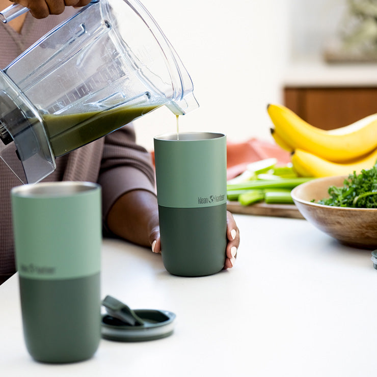 smoothie-set-u3 smoothie_kit_rise_tumbler_smoothie_pour.jpg